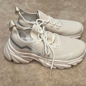 Brand New!! Womens workout shoes